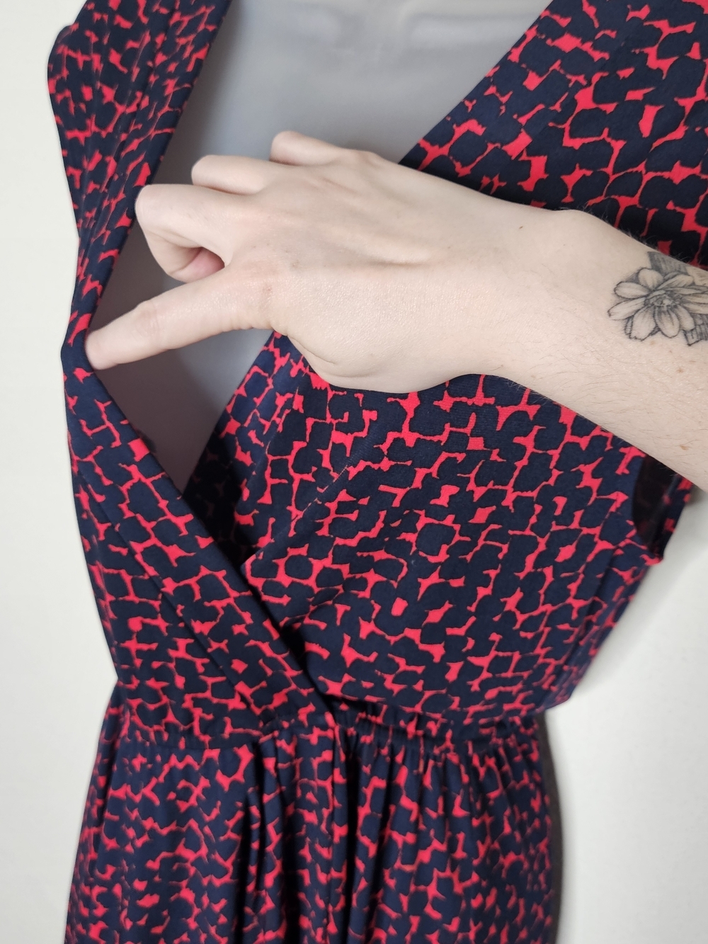 BCBG MaxAzria Navy and Pink Abstract Print Surplice V-Neck Midi Faux Wrap Dress - Picture 5 of 10